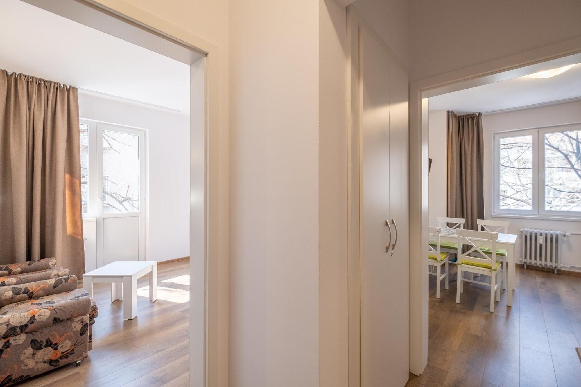 Peaceful Downtown Location - 2 Bedroom *