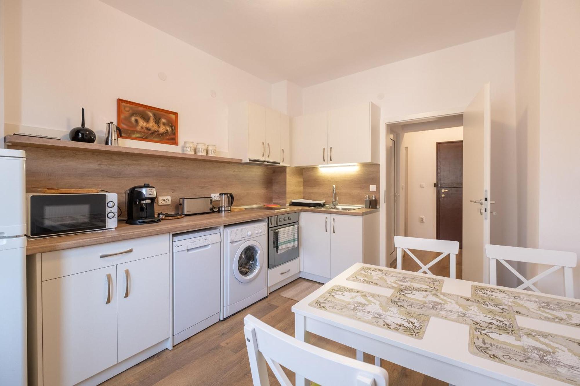 Peaceful Downtown Location - 2 Bedroom Apartment *