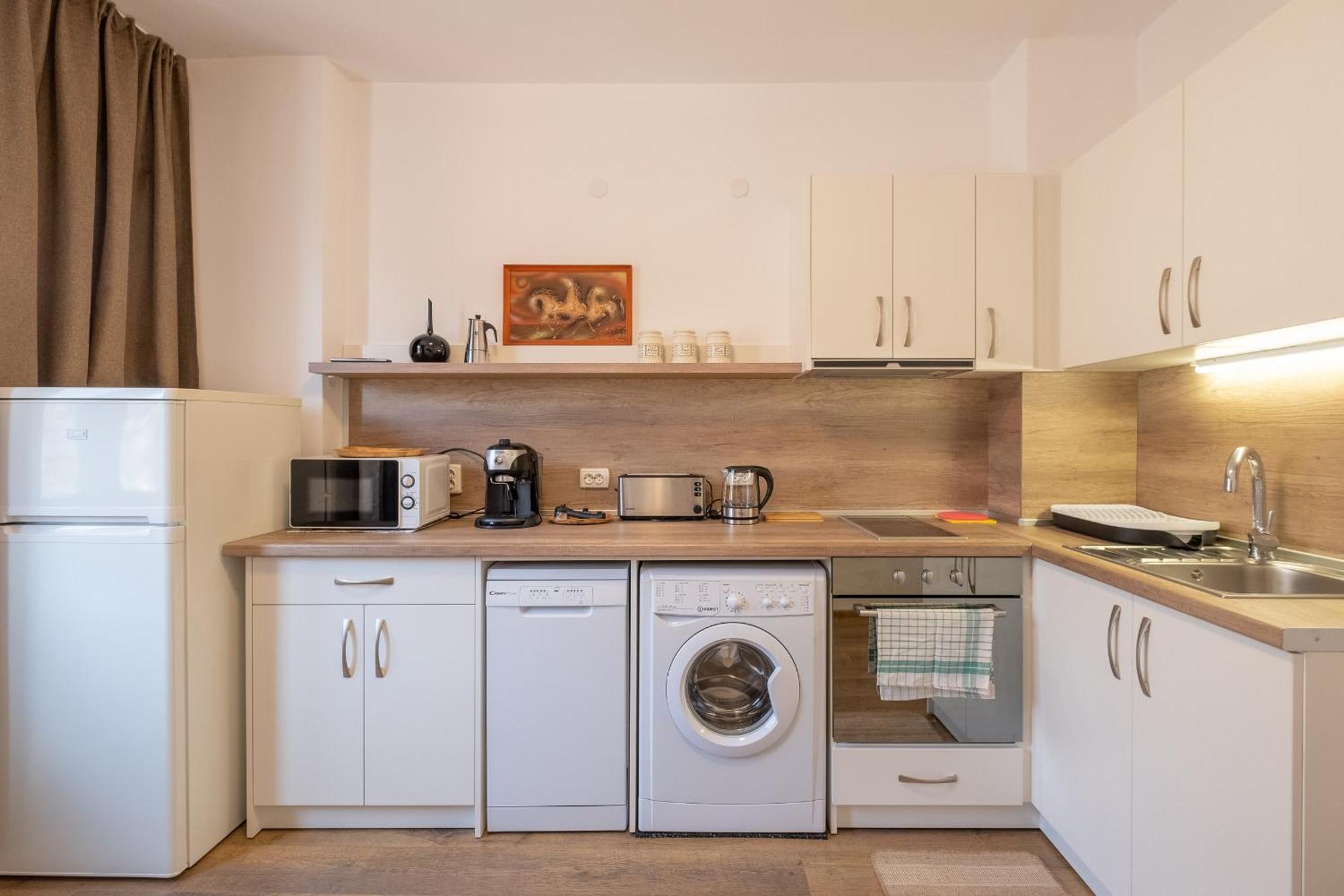 Peaceful Downtown Location - 2 Bedroom *