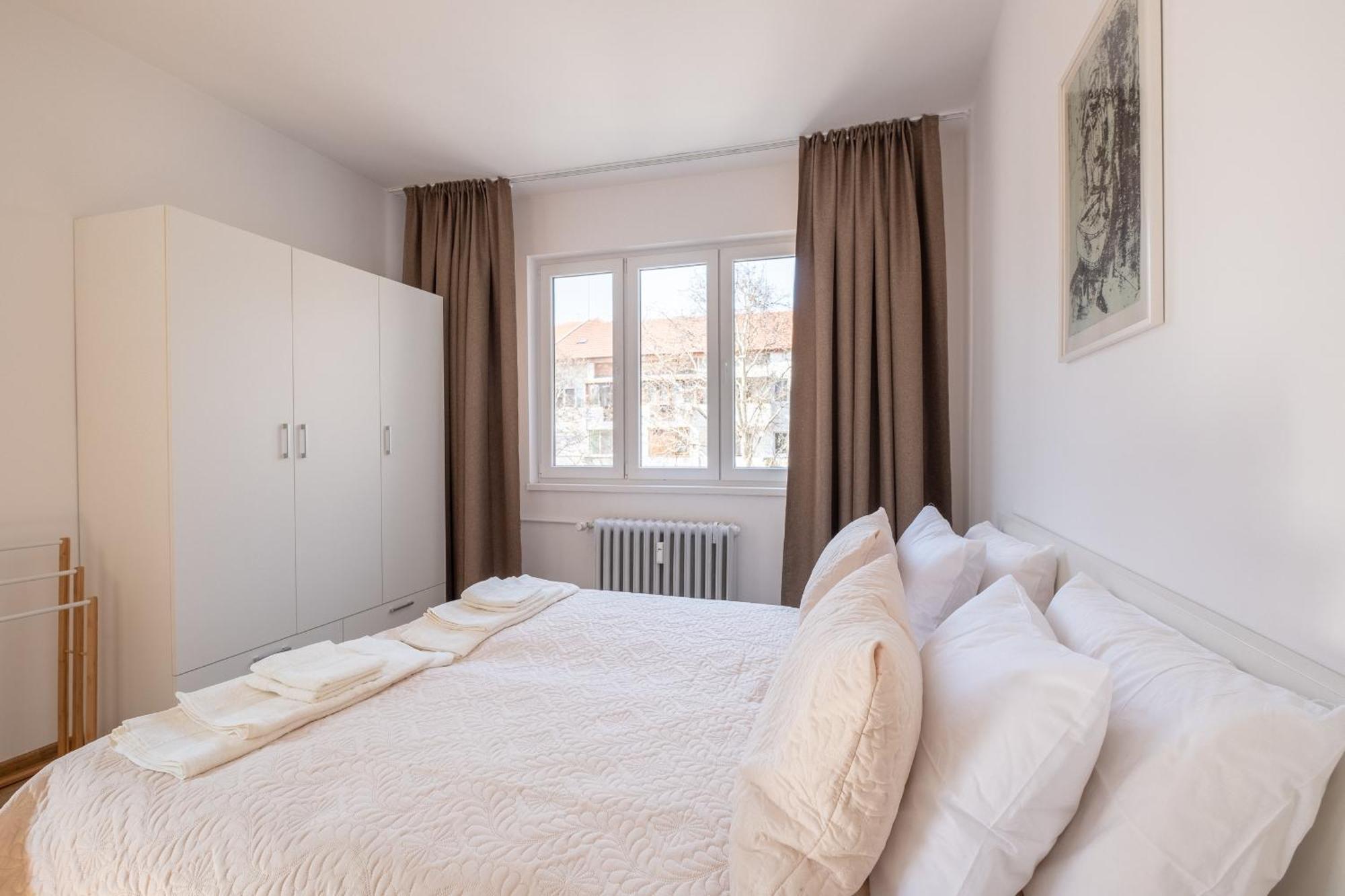 Peaceful Downtown Location - 2 Bedroom Apartment *
