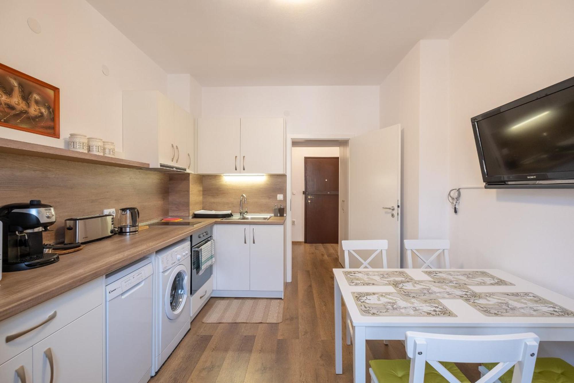 Peaceful Downtown Location - 2 Bedroom Apartment *
