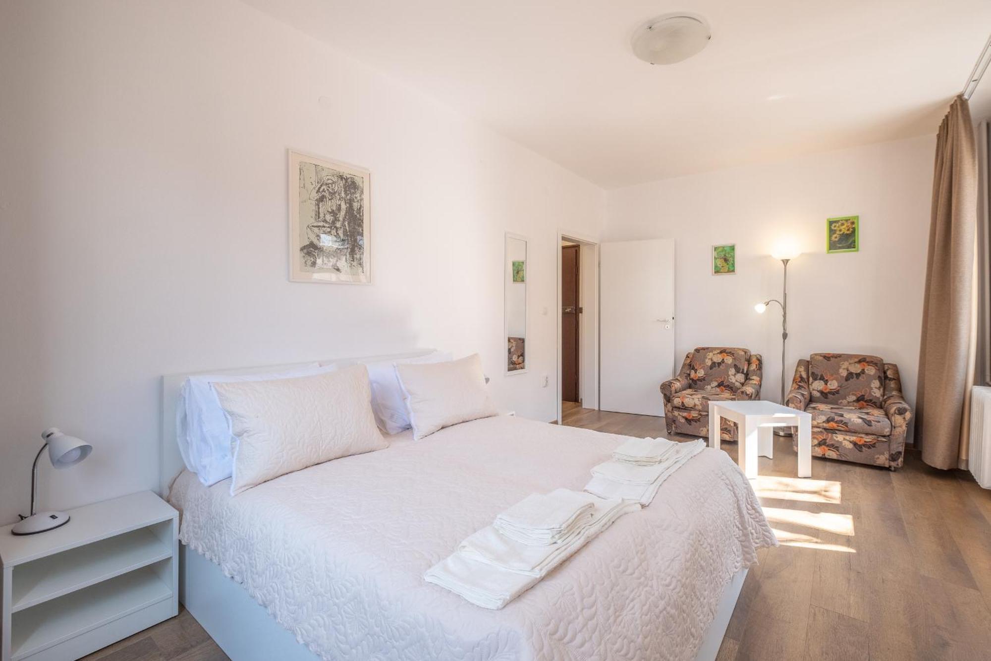 Peaceful Downtown Location - 2 Bedroom Apartment *