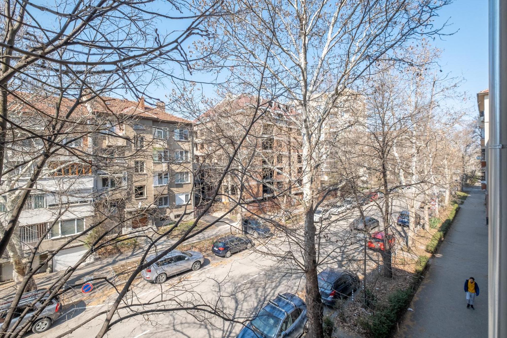 Peaceful Downtown Location - 2 Bedroom Apartment *